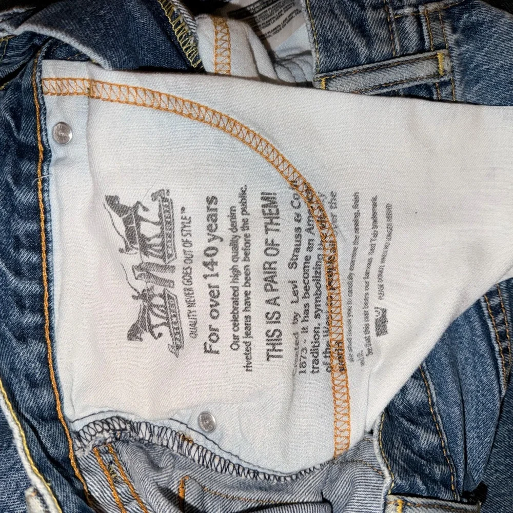 Levi's Women's Classic Blue Straight Jeans - Picture 4 of 5